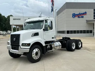 2025 VOLVO VHD64FT300