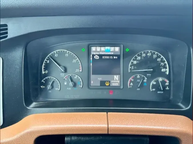2023 Freightliner Cascadia 126