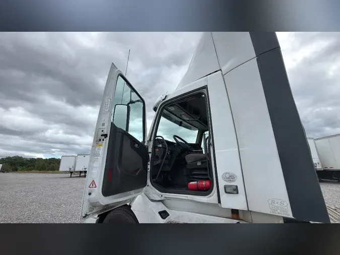 2020 Volvo VNL300