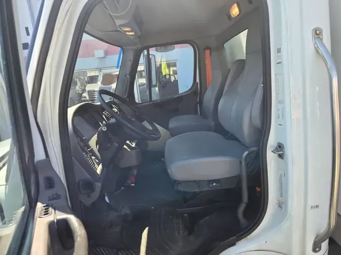 2016 FREIGHTLINER/MERCEDES M2 106