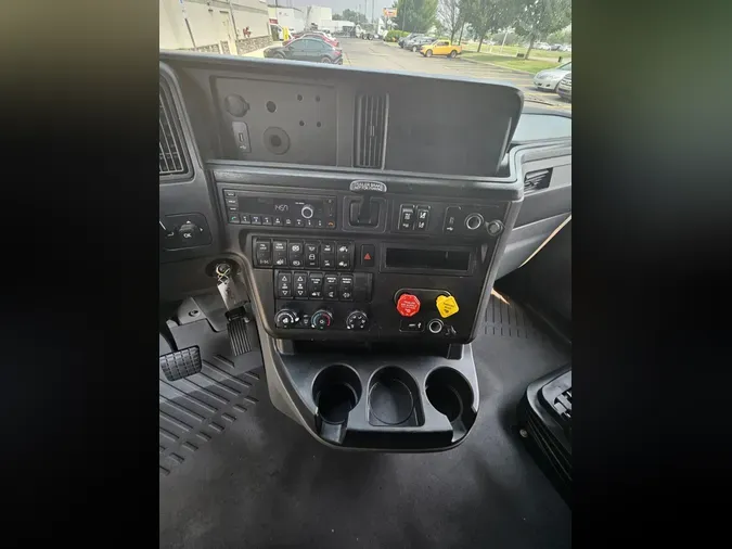 2023 International LT625