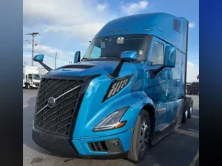 2025 VOLVO TRUCK VNL64TV04