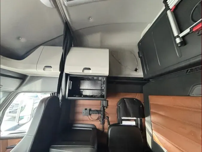 2023 Freightliner Cascadia 126