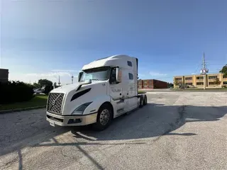 2019 VOLVO VNL760