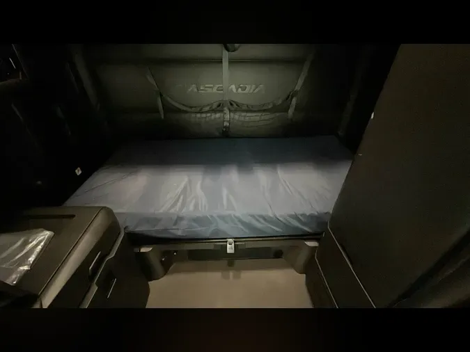 2023 Freightliner Cascadia 126