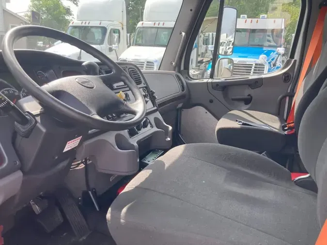 2020 FREIGHTLINER M2 106