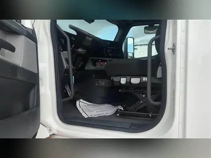 2022 FREIGHTLINER CA126