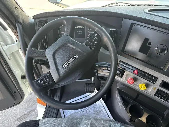 2020 FREIGHTLINER Cascadia 126