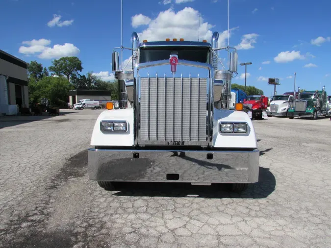 2025 Kenworth W900L