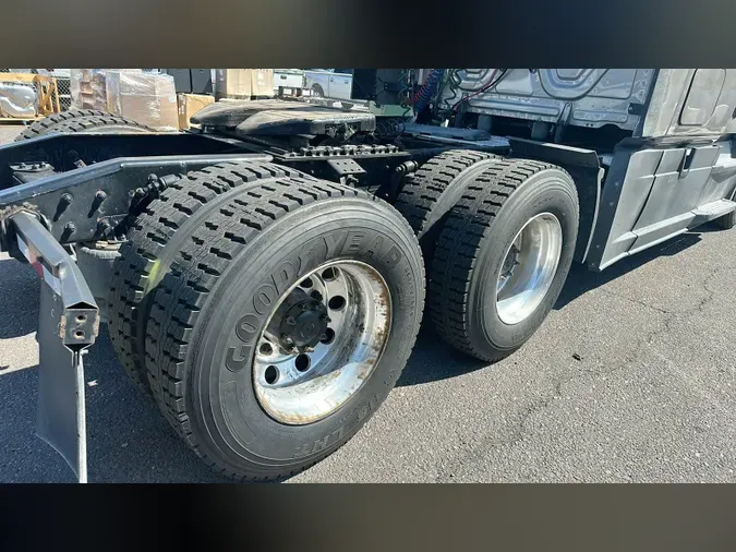 2020 Freightliner Cascadia 126