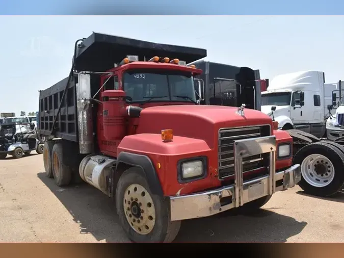 1993 MACK RD688S