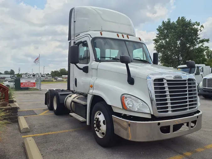 2016 FREIGHTLINER/MERCEDES CASCADIA 125