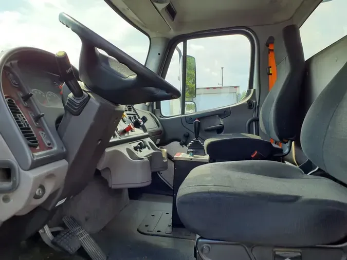2018 FREIGHTLINER M2 106