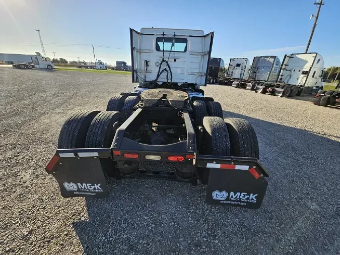 2020 VOLVO VNR64T300