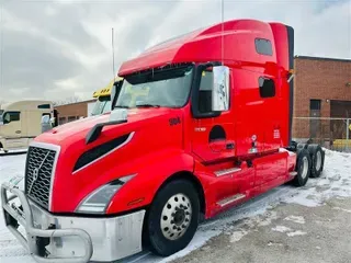 2021 VOLVO VNL760