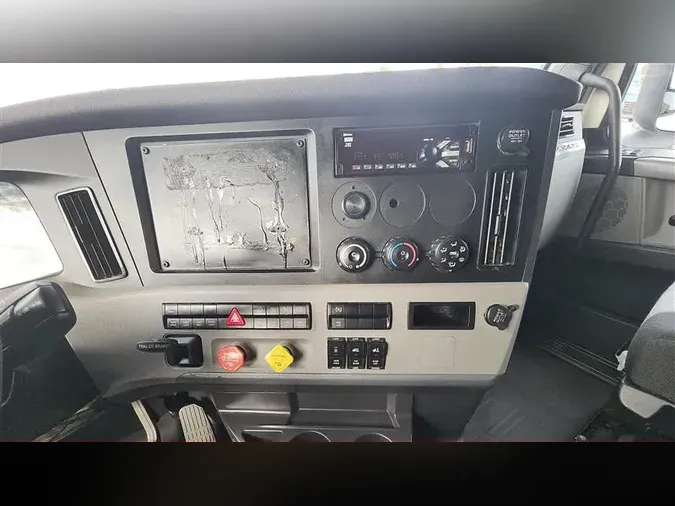 2019 FREIGHTLINER CA126