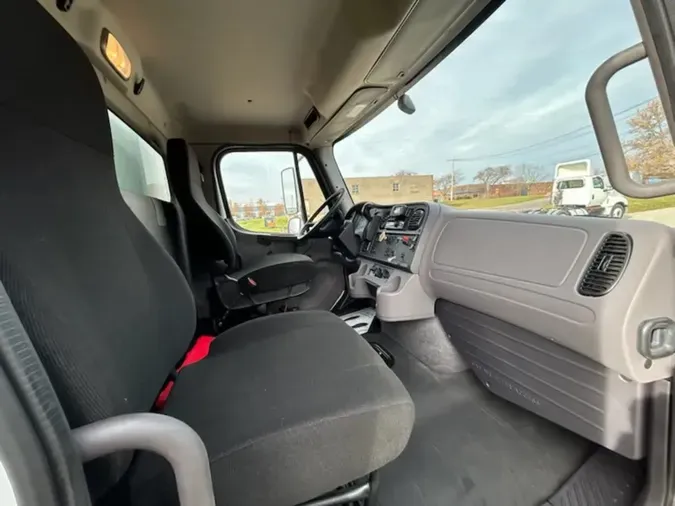 2020 FREIGHTLINER/MERCEDES M2 106