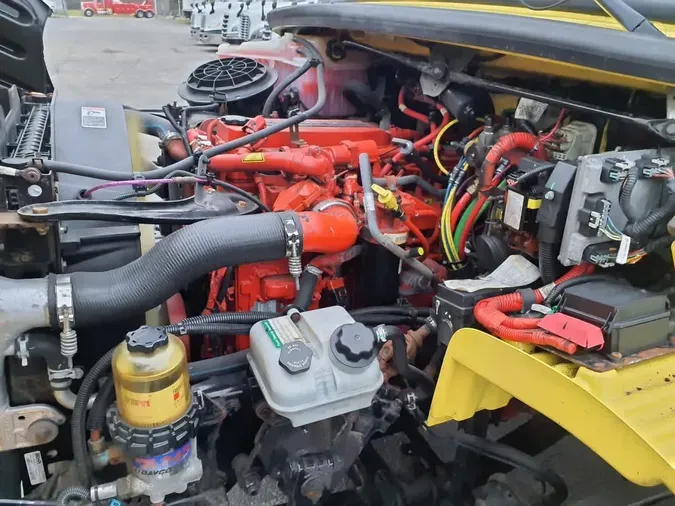 2017 FREIGHTLINER/MERCEDES M2 106