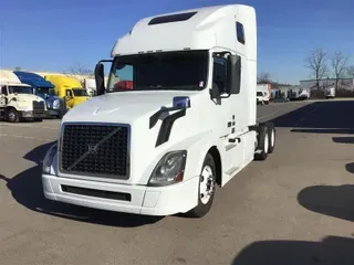 2016 VOLVO VNL670