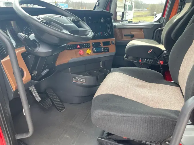 2020 FREIGHTLINER CASCADIA 126