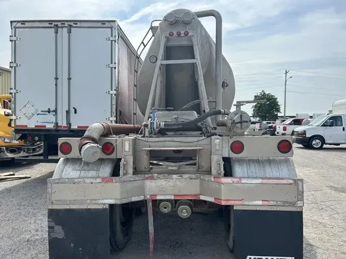 1981 FRUEHAUF 985 CUBE PNUEMATIC TANK