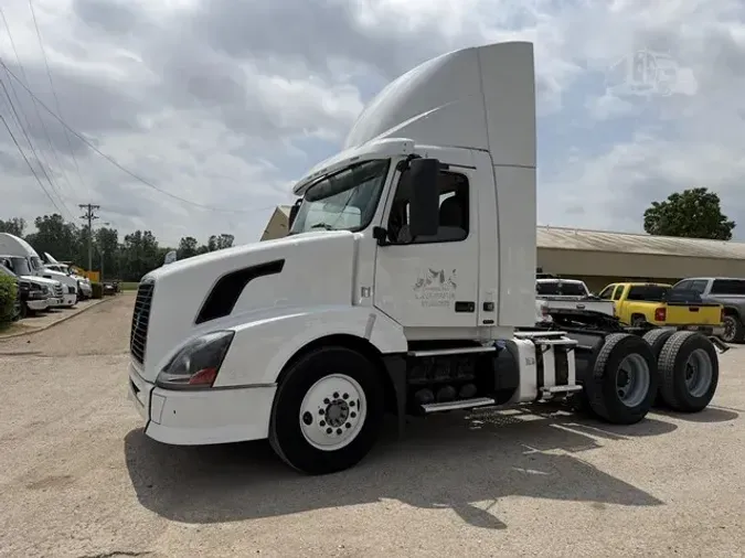 2013 VOLVO VNL64T300