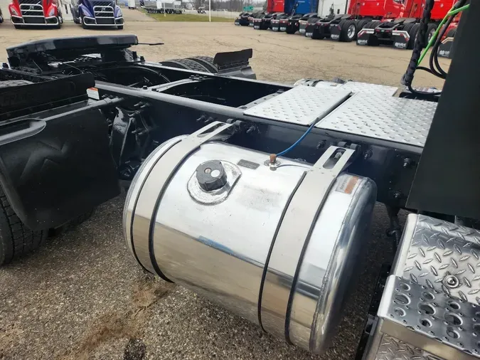 2022 FREIGHTLINER Cascadia 116