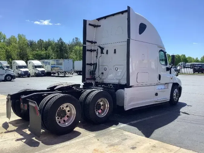 2018 Freightliner X12564ST