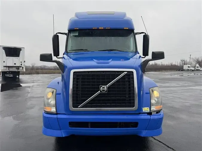 2013 VOLVO VNL670