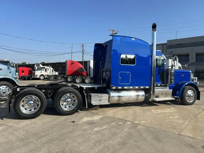 2023 Peterbilt 389