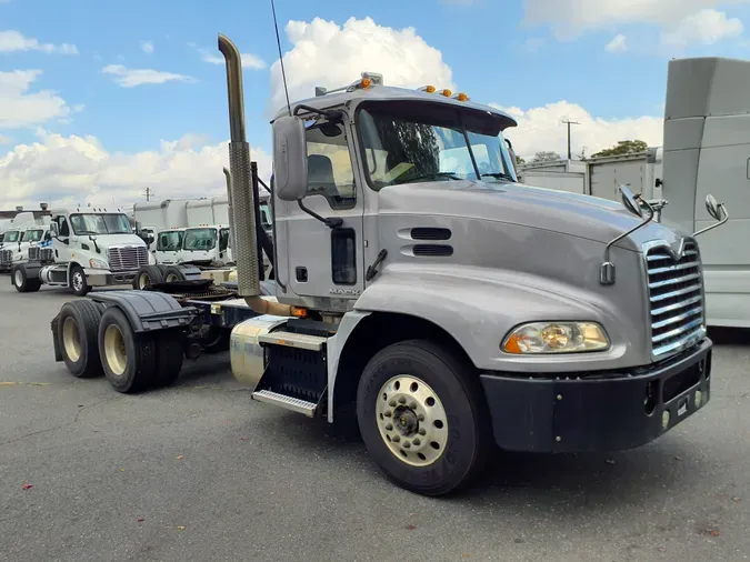 2017 MACK TRUCKS, INC. CXU600