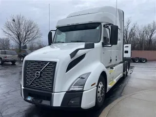 2021 VOLVO VNL740