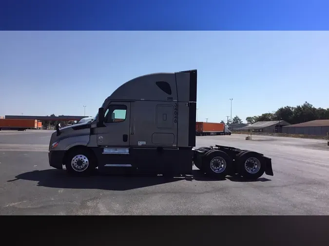 2025 Freightliner Cascadia 126a0ecb776c2d6195ec4e405a1cc7bdd6f
