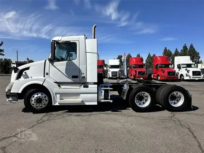 2012 VOLVO VNL64T300