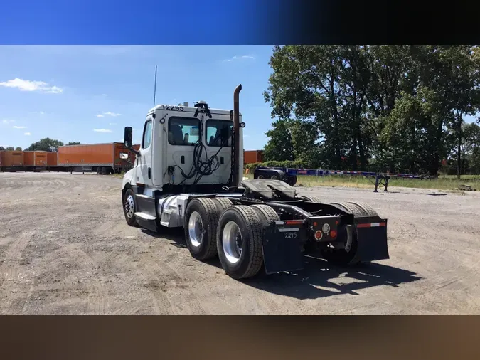 2020 Freightliner Cascadia 126