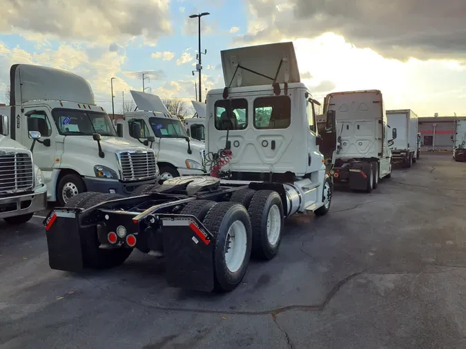 2020 FREIGHTLINER/MERCEDES CASCADIA 125