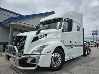 2023 VOLVO VNL64T740