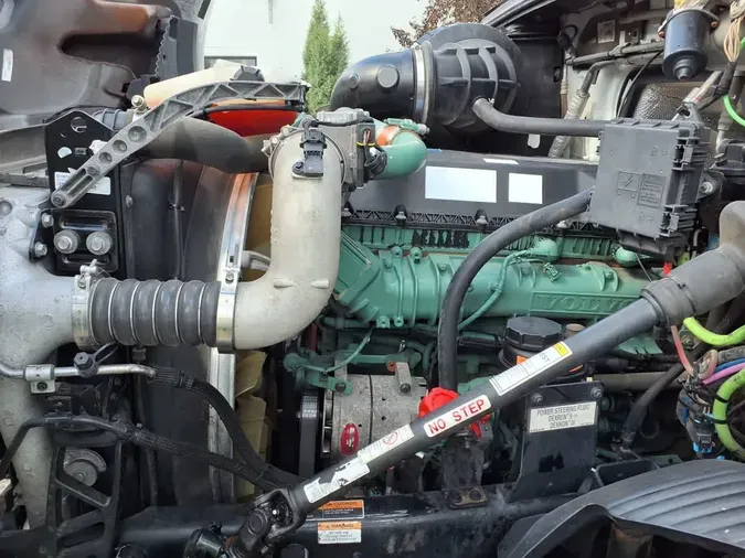 2020 VOLVO VNR64T-640