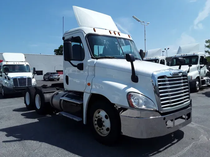 2016 FREIGHTLINER/MERCEDES CASCADIA 125