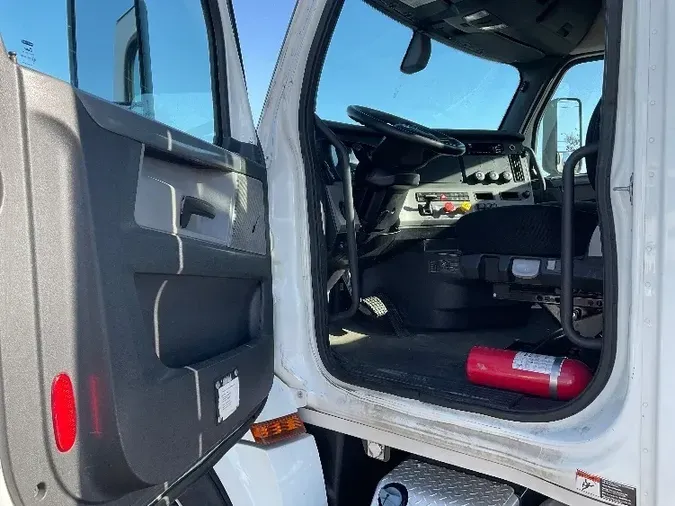 2019 Freightliner T12664ST