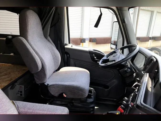 2022 INT LT625 6x4