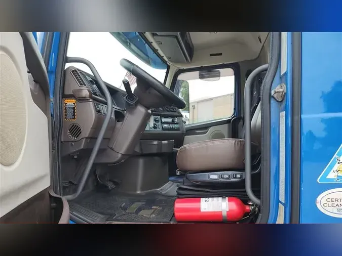 2017 VOLVO VNL300