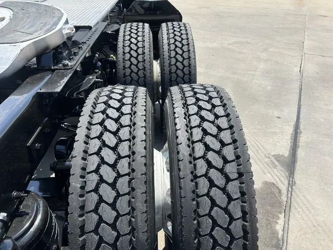 2023 Peterbilt 389
