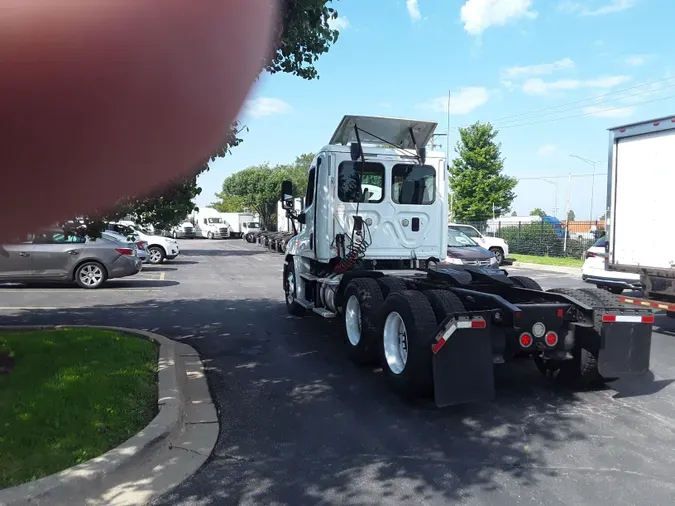 2016 FREIGHTLINER/MERCEDES CASCADIA 125