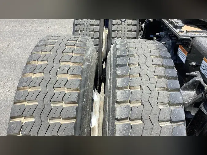 2024 Freightliner Cascadia 126a10f4f4f677f3b7d4b6e76e72174dff2