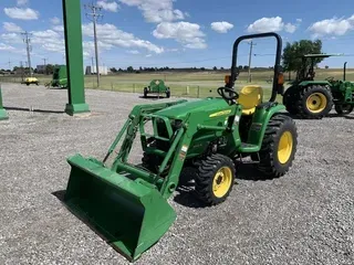 2015 John Deere 3032E