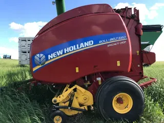 2018 New Holland Rollbelt 560
