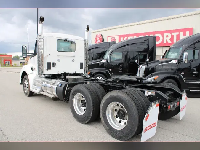 2025 Kenworth T880