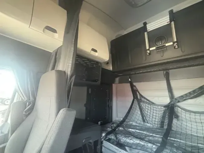 2020 Freightliner Cascadia 126