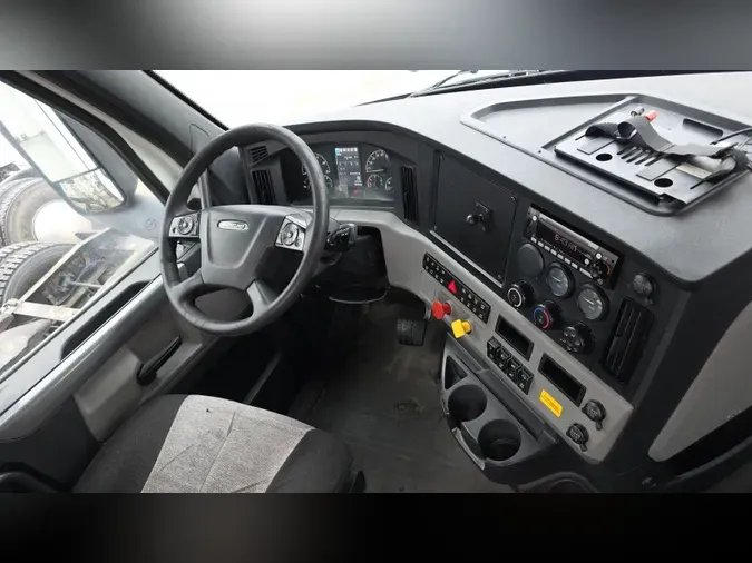 2020 Freightliner Cascadia 126